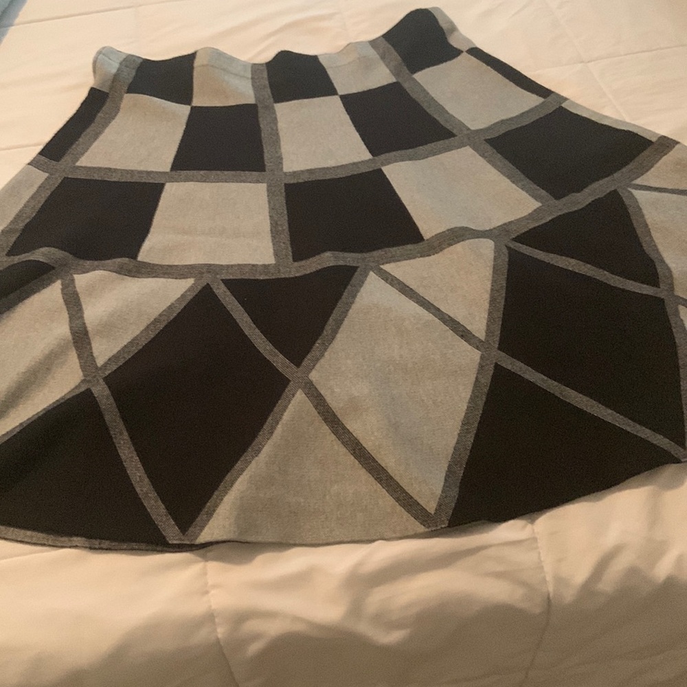 Sioni studio black and gray skirt. Women’s XL